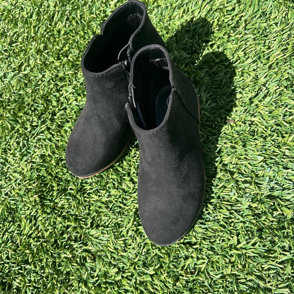 GIRLS NEW Black Suede Ankle Boots - Stylish Toddler Booties (no tag)